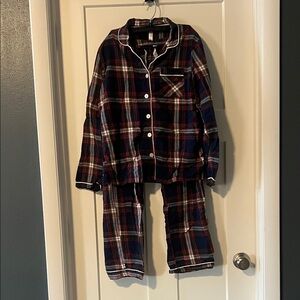 Classic Plaid Women's Pajama Set - Navy and Red